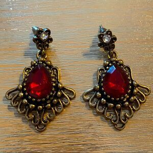 NWOT Francesca’s Earrings